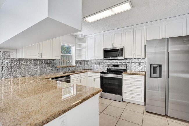 Building Photo - 21461 Sawmill Ct