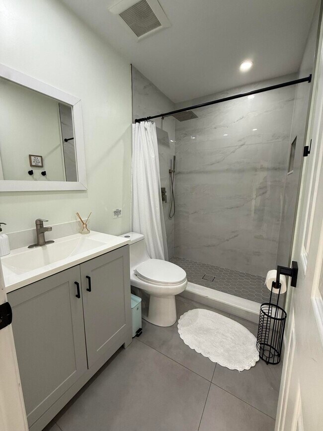 Building Photo - 2314 Pinecrest Ct