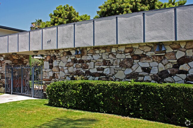 Building Photo - Center Street Apartments