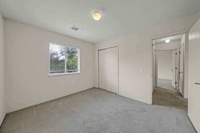 Building Photo - 5509 Bentsen Ln