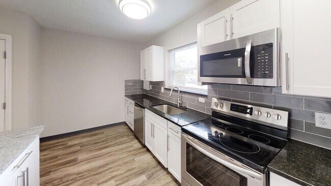 Building Photo - BEAUTIFUL 2 Bedroom, 1 bath in the heart of Clintonville available June 1! SEE IT TODAY!