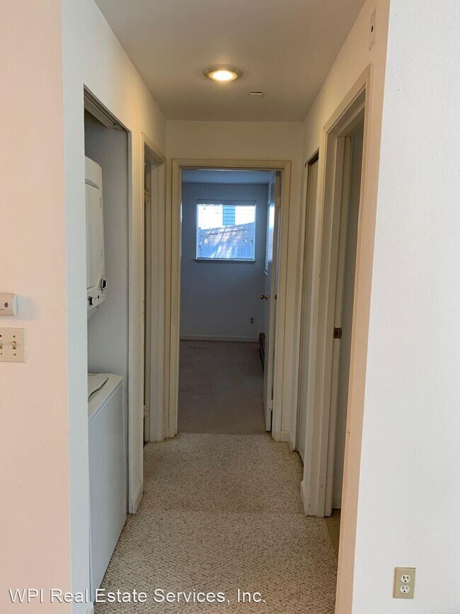 Building Photo - 2 br, 1 bath House - 4106 Factoria Blvd SE...