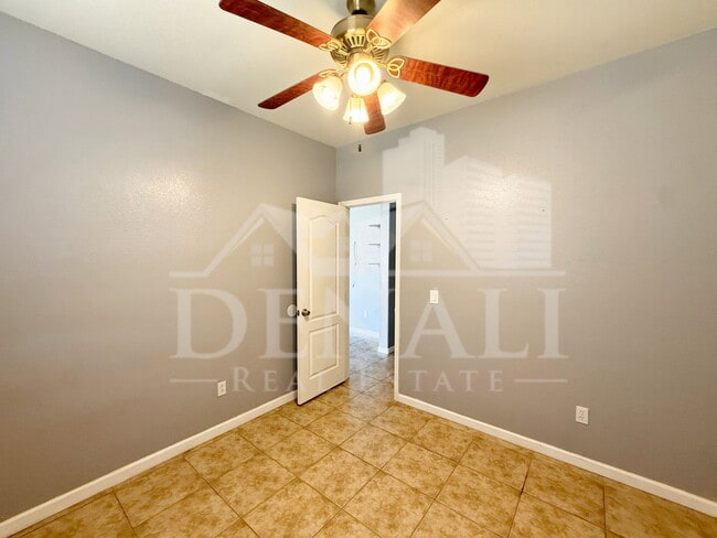 Building Photo - 2858 W Mineral Butte Dr