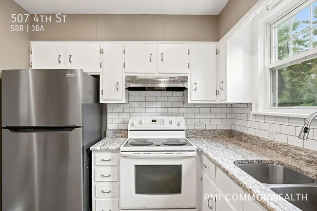 Building Photo - 507 4th St