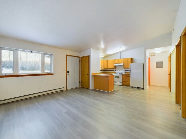 Building Photo - 604 2nd St