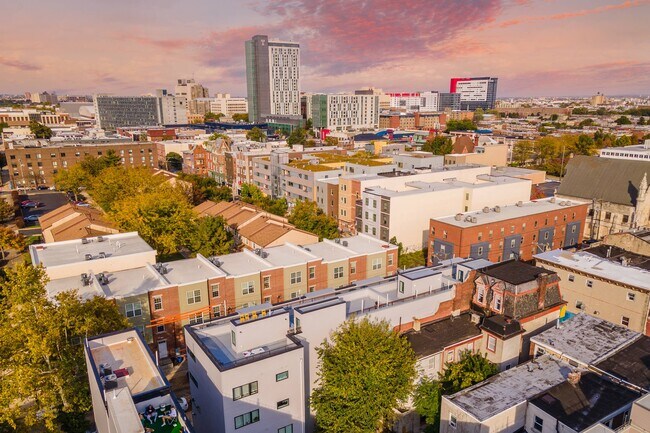 Building Photo - 1338 N 15th St