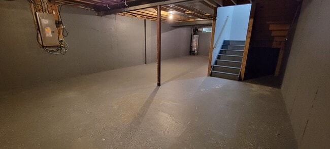 Building Photo - Beautiful 3 bedroom 2.5 bathroom END Unit ...