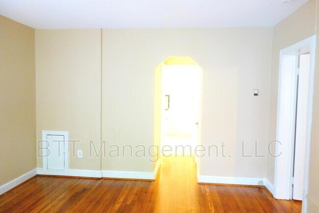 Building Photo - 8409 Greenwood Ave