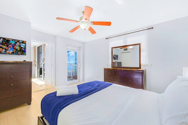 Building Photo - 1 SE 12th St