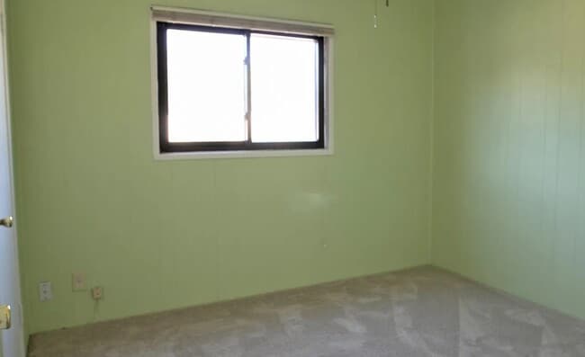 Building Photo - 1404 Rhode Island St NE