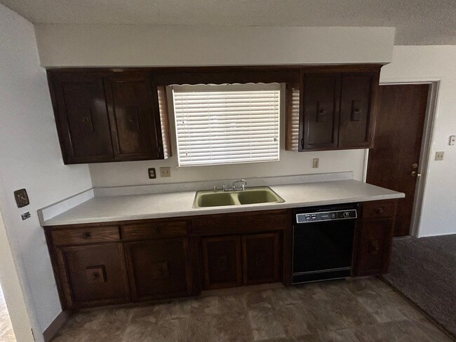 Building Photo - Upcoming 3 Bedroom 2 Bathroom!