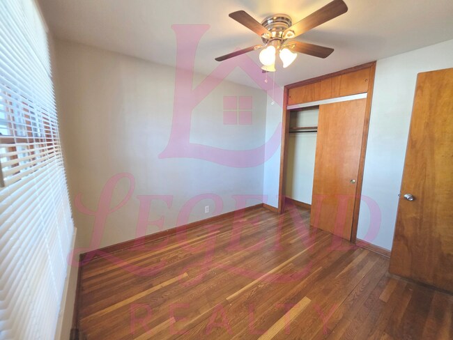 Building Photo - Move-In Ready 2 Bed Home with Sunroom, Garage & Fenced Yard