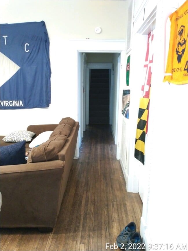 Building Photo - GORDON AVE HEART OF UVA 6 BR, 2 Bath Leasi...