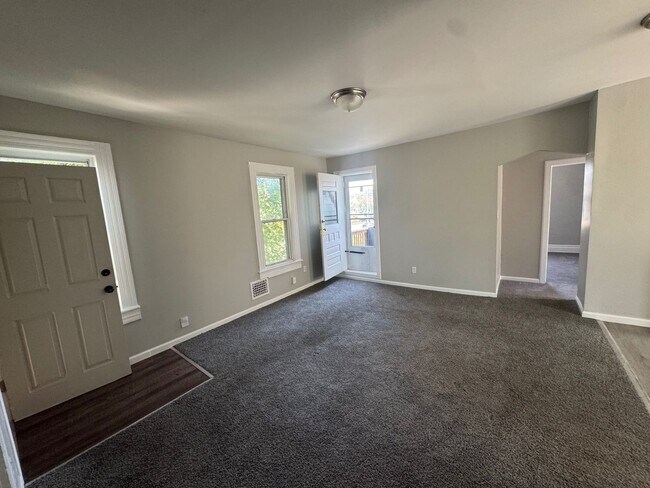 Building Photo - 4068 E 74th St