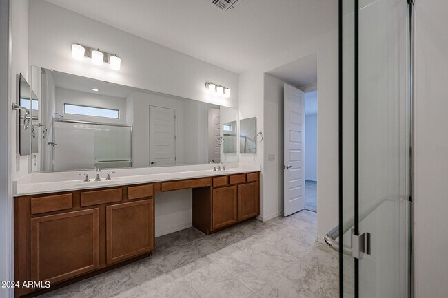 Building Photo - 8752 W Medlock Dr