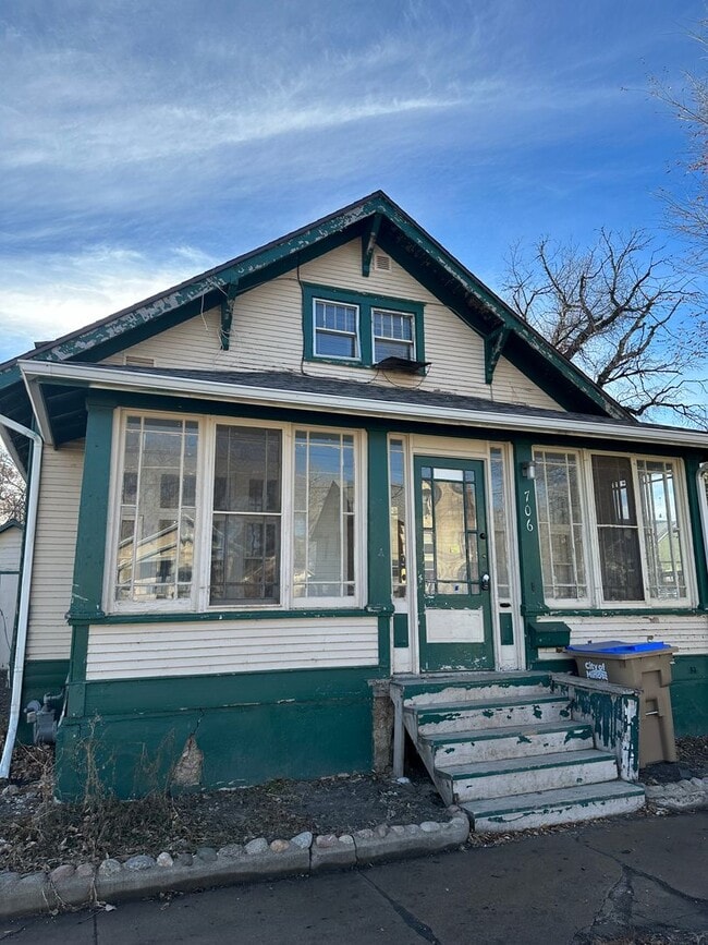 Building Photo - House- NE