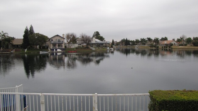 Building Photo - On the Lake at Riverlakes!!