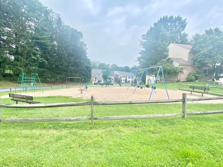 Playground - 1984 Cricklewood Cv