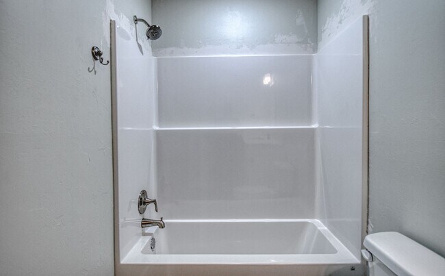 Building Photo - Brand New Construction in Varenna Landing! Storm shelter and lawn care included!