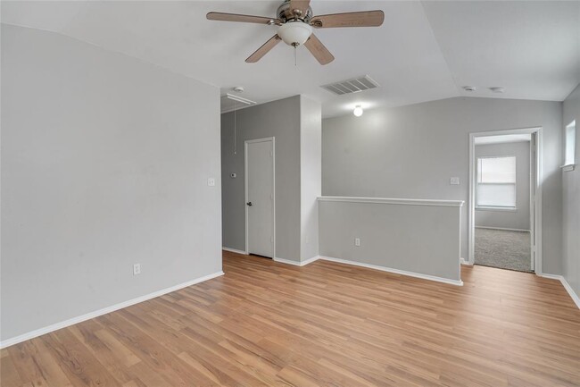 Building Photo - 24422 Lakecrest Village Dr