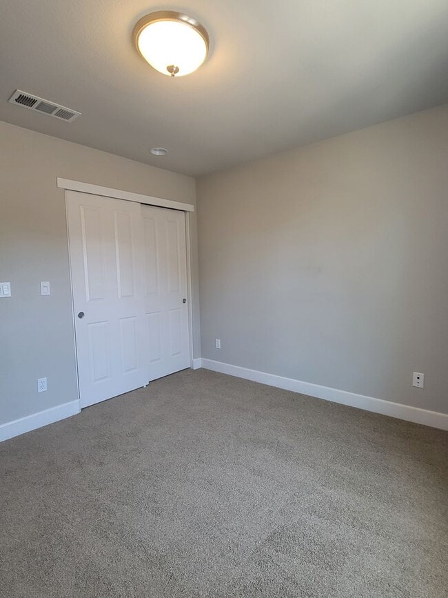 Building Photo - Charming Midtown Petaluma  – 3 Bed, 2.5 Bath