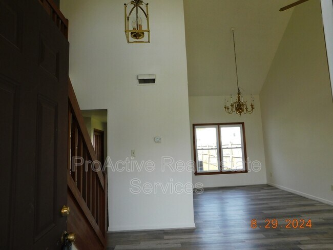 Building Photo - 1461 Thamesford Dr