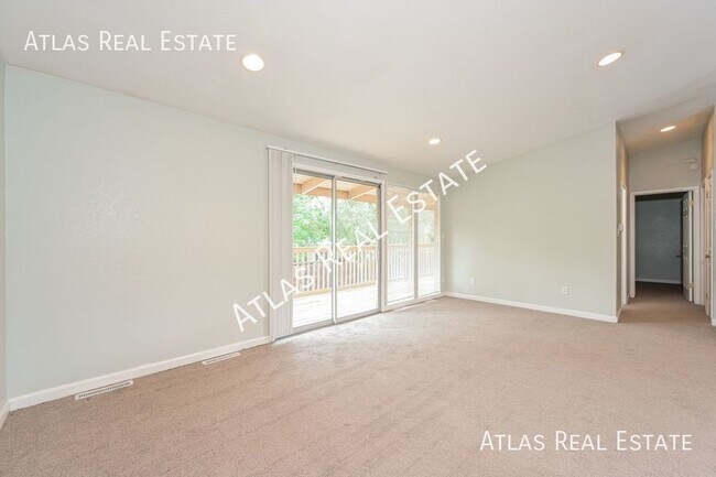 Building Photo - 3 Bedroom 2 Bath with laundry and finished...