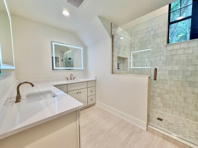 Building Photo - Brand New Custom 5/3.5 Home Steps from Downtown Winter Garden!