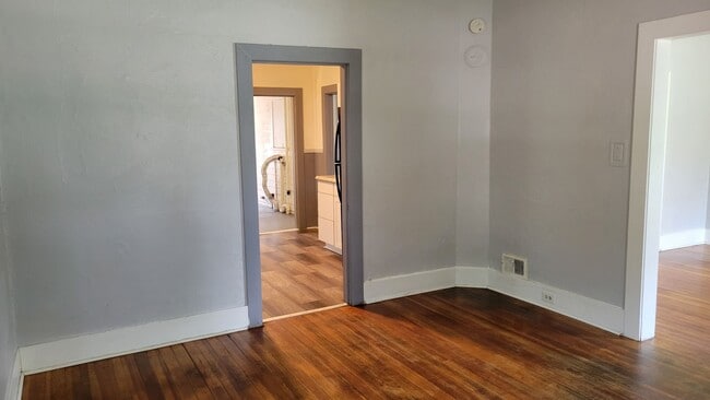 Building Photo - Ranch Style Home in Downtown! - MileStone RES