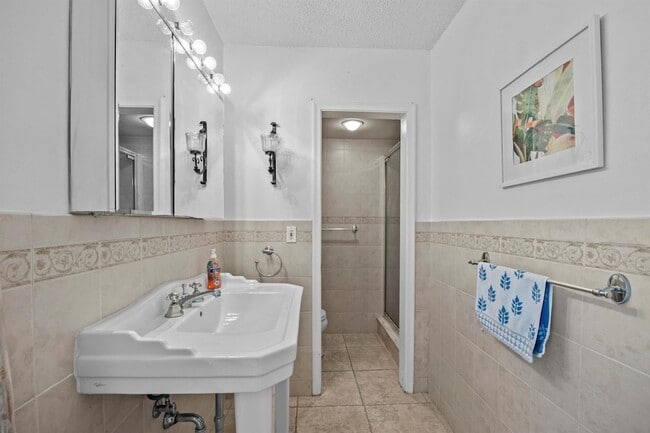 Building Photo - 311 E Ocean Ave