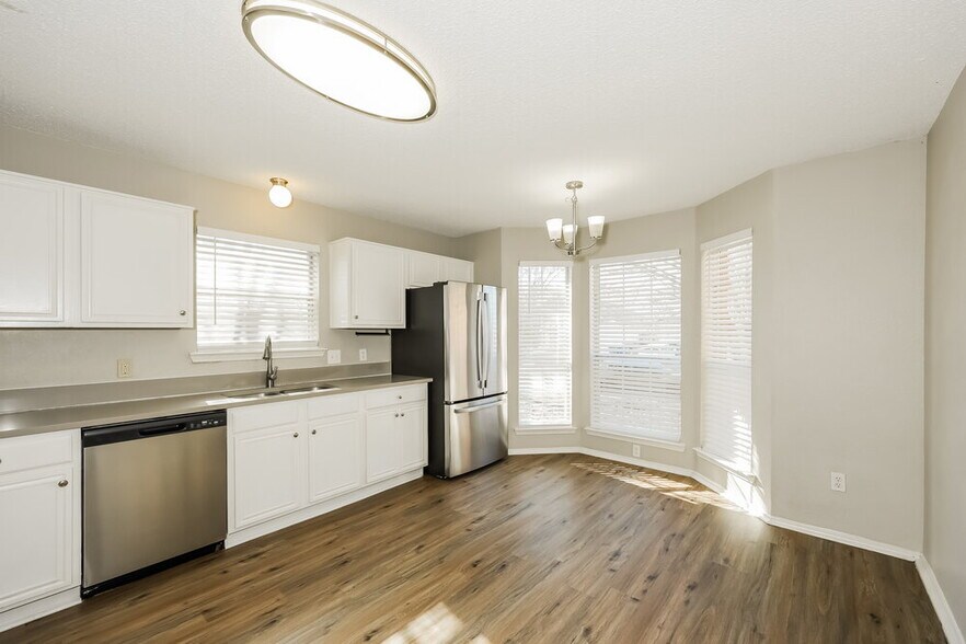 Building Photo - 2213 Whispering Wind St