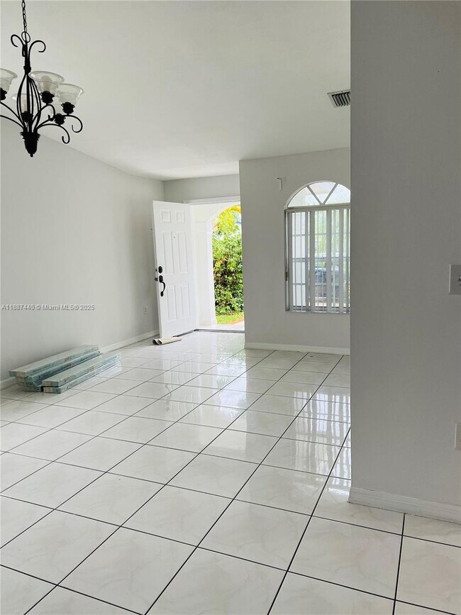 Building Photo - 15765 SW 139th Ave