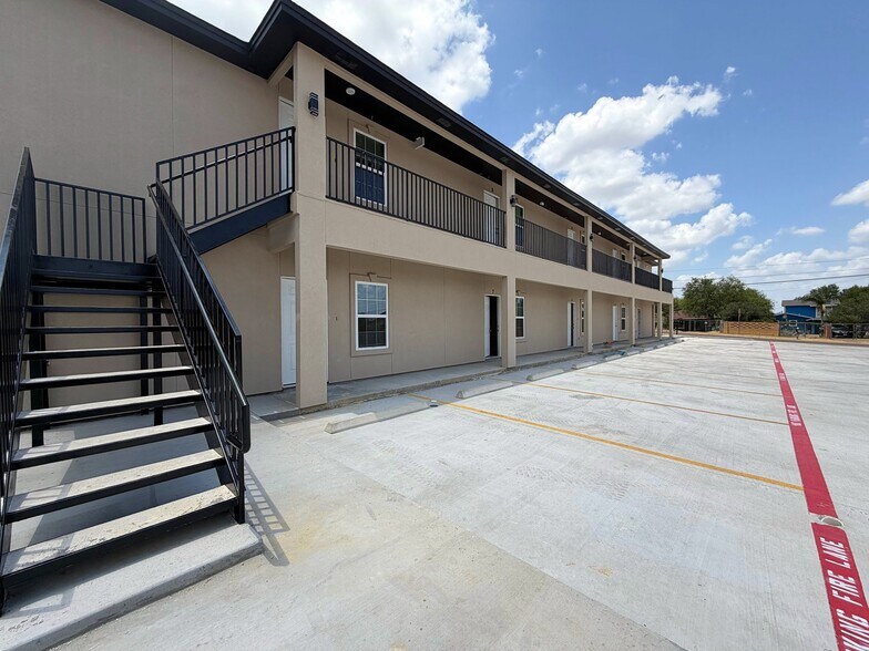 Building Photo - 2909 San Luis St