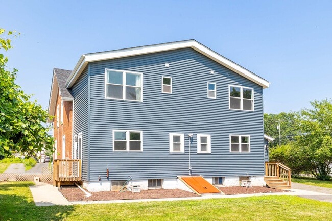 Building Photo - 81 Main St