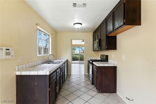 Building Photo - 3252 Centavo Dr