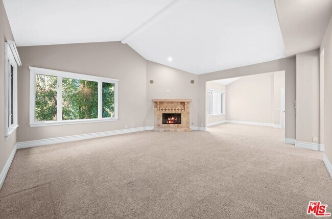 Building Photo - 11221 Briarcliff Ln
