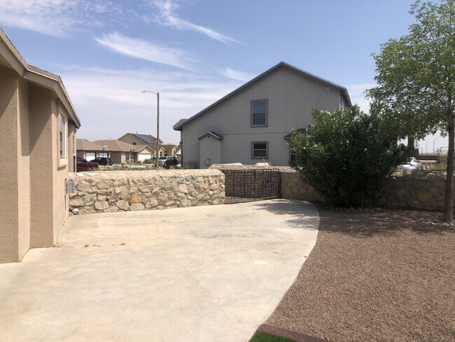 Building Photo - 6216 Lovebird Ln