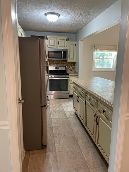 Kitchen - 113 Guill Ct