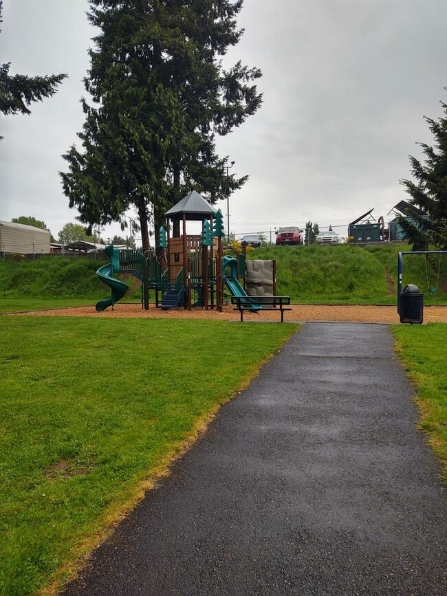 Building Photo - 2BD/1B Lacey Duplex with Large Yard and Ga...