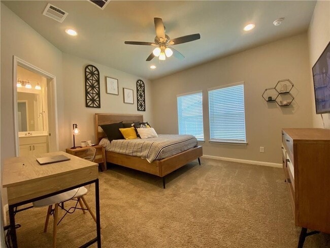 Building Photo - 332 Lacey Oak Lp