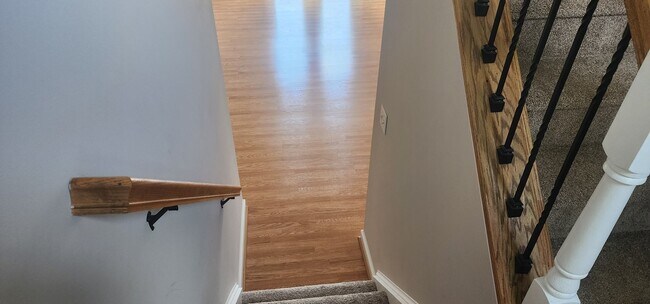 Building Photo - Spacious Home with Room to Spread Out