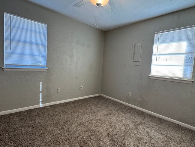 Building Photo - 4304 NW Pollard Ave