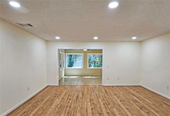 Building Photo - 47 Monet Ct NW
