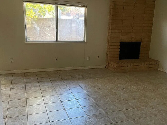 Building Photo - Beautiful home