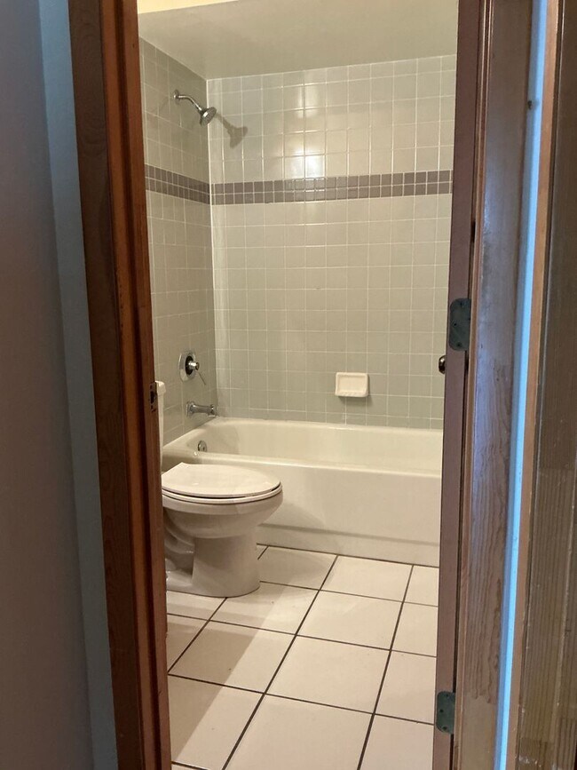 Building Photo - MOVE IN SPECIAL $250  OFF!  Pet friendly Pool home. 3 bdrm/2 bath/ 2 car garage