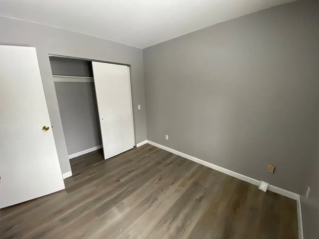 Building Photo - 2 Country Acres Ln