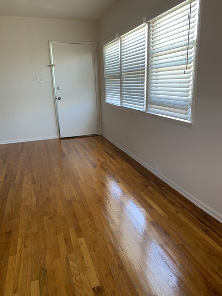 Living Room towards Front Door - 1517 Pontius Ave