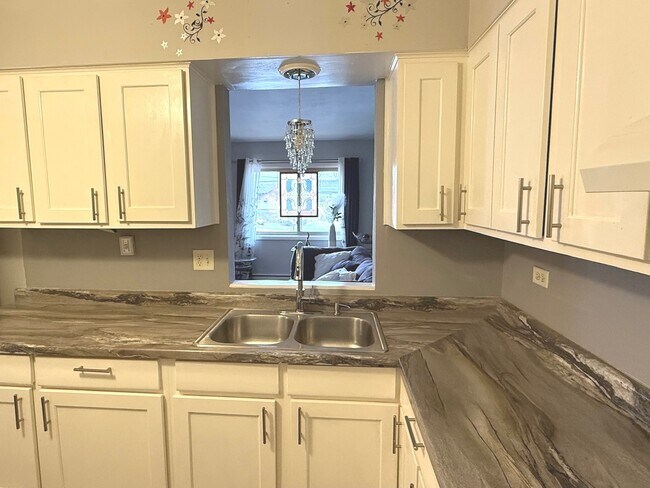 Building Photo - 5725 Holmes Ave