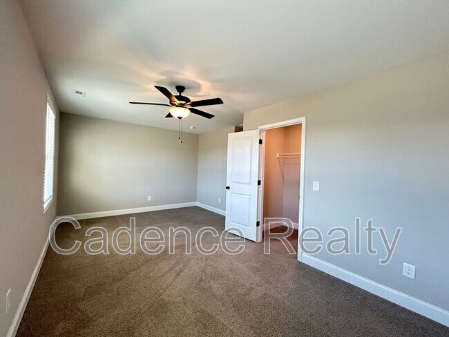 Building Photo - 1637 Grey Cliff Run