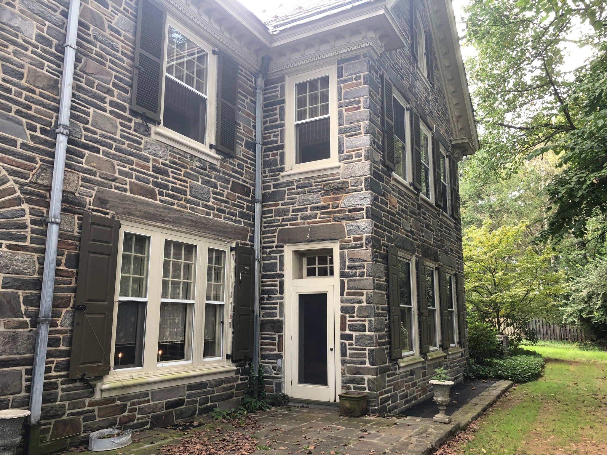 Building Photo - 607 S Trent Ave